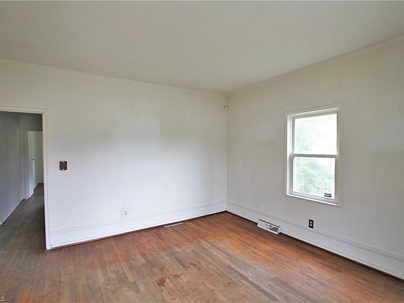 2nd image of 1407 Bogart St
