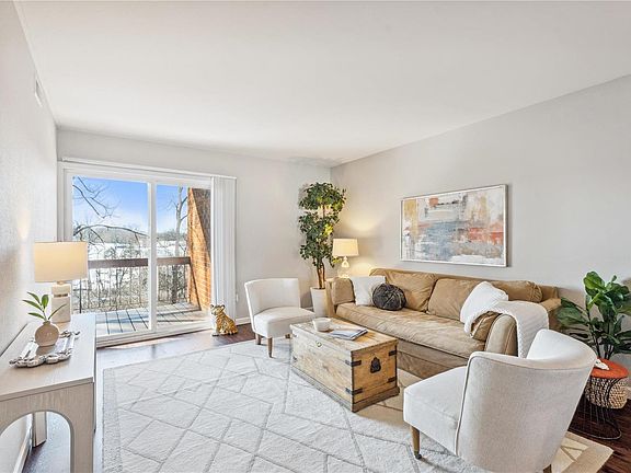 5th image of 2020 Greenglen Dr APT 204