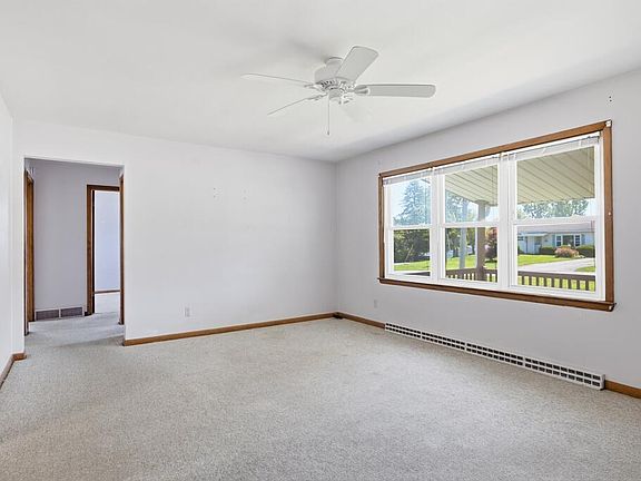 3rd image of 1085 Eaton St