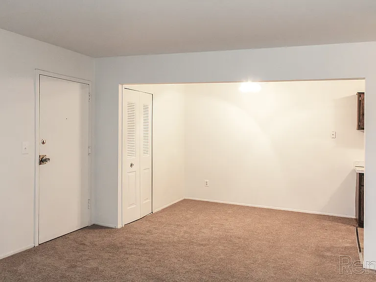 The Glens Apartments — Photo 10