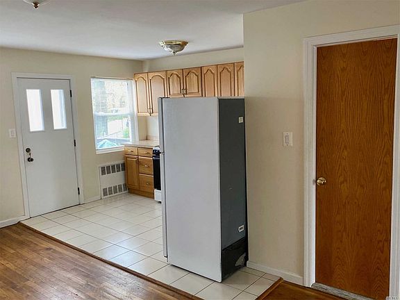 4th image of 27-21 170th St #1