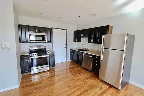 327 Main St #1 Photo 1