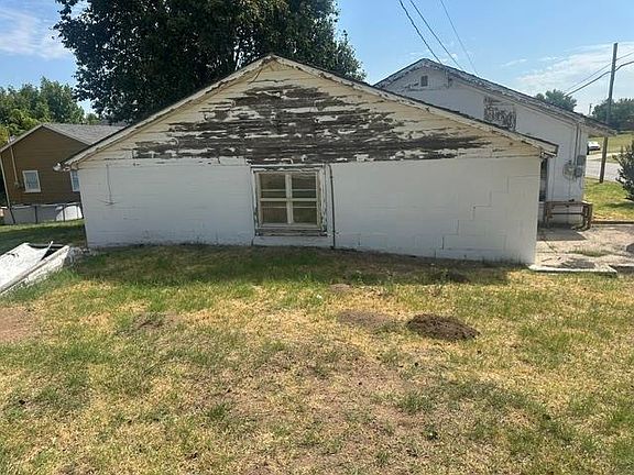 4th image of 423 S Summer St