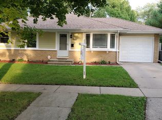 1267 Dakota Dr, Elgin, IL 60120