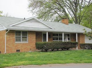 704 S Murrie Dr, Carbondale, IL 62901