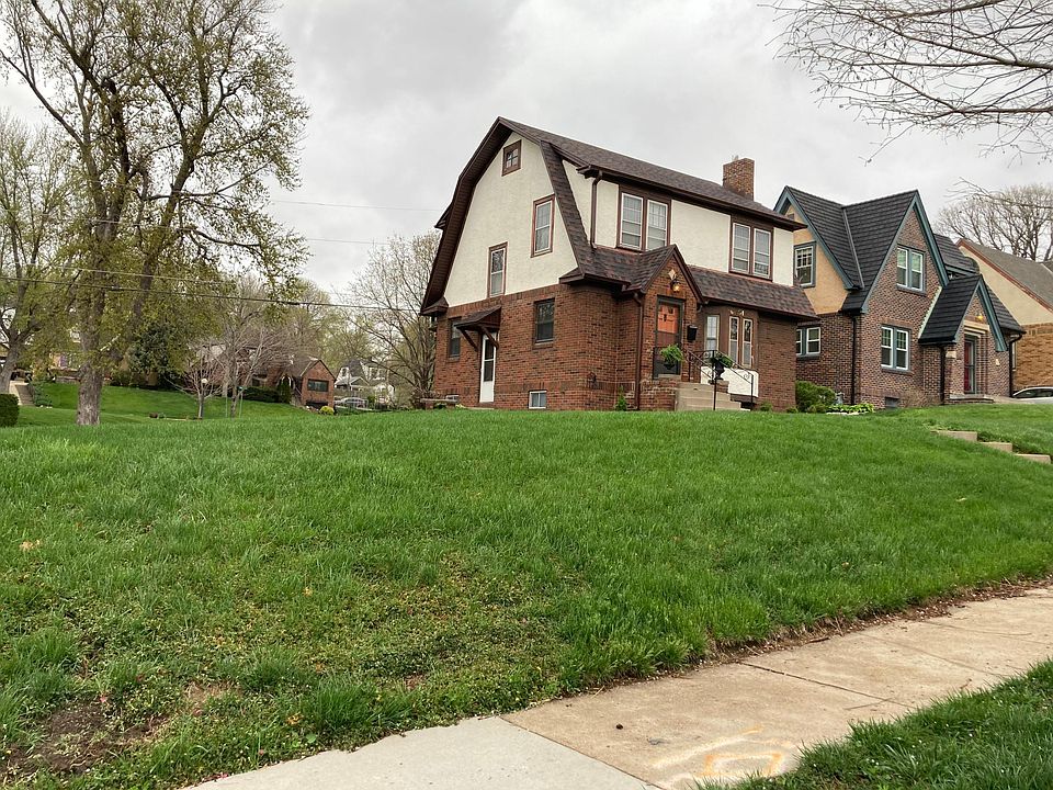 Corner lot with huge side yard.