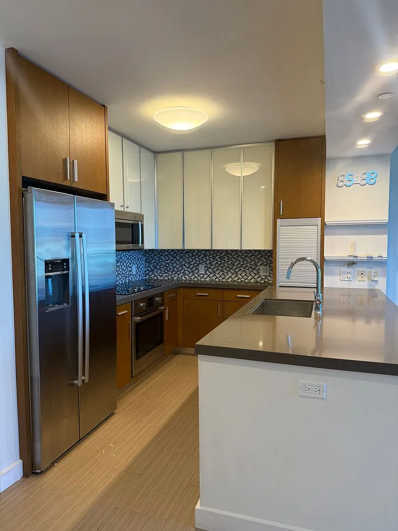 Kakaako 2-Bedroom, 2-Bath with Ocean & Diamond Head Views — Photo 1