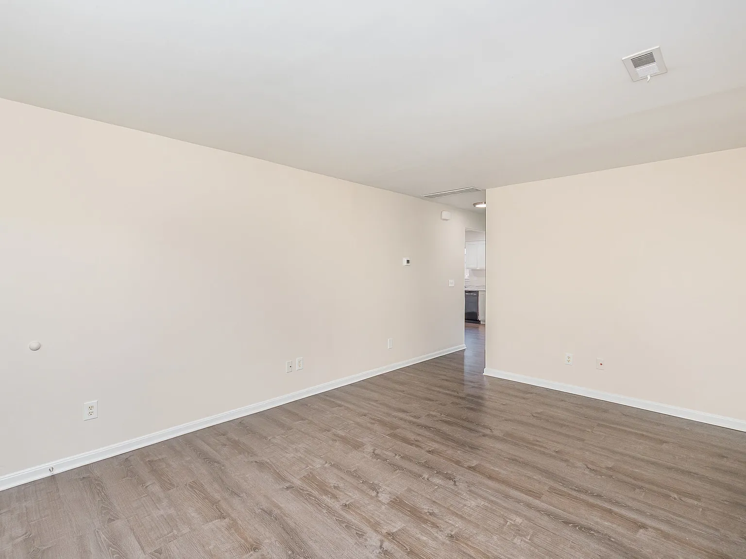 3 bed, 2.5 bath, $1,799 — Photo 4
