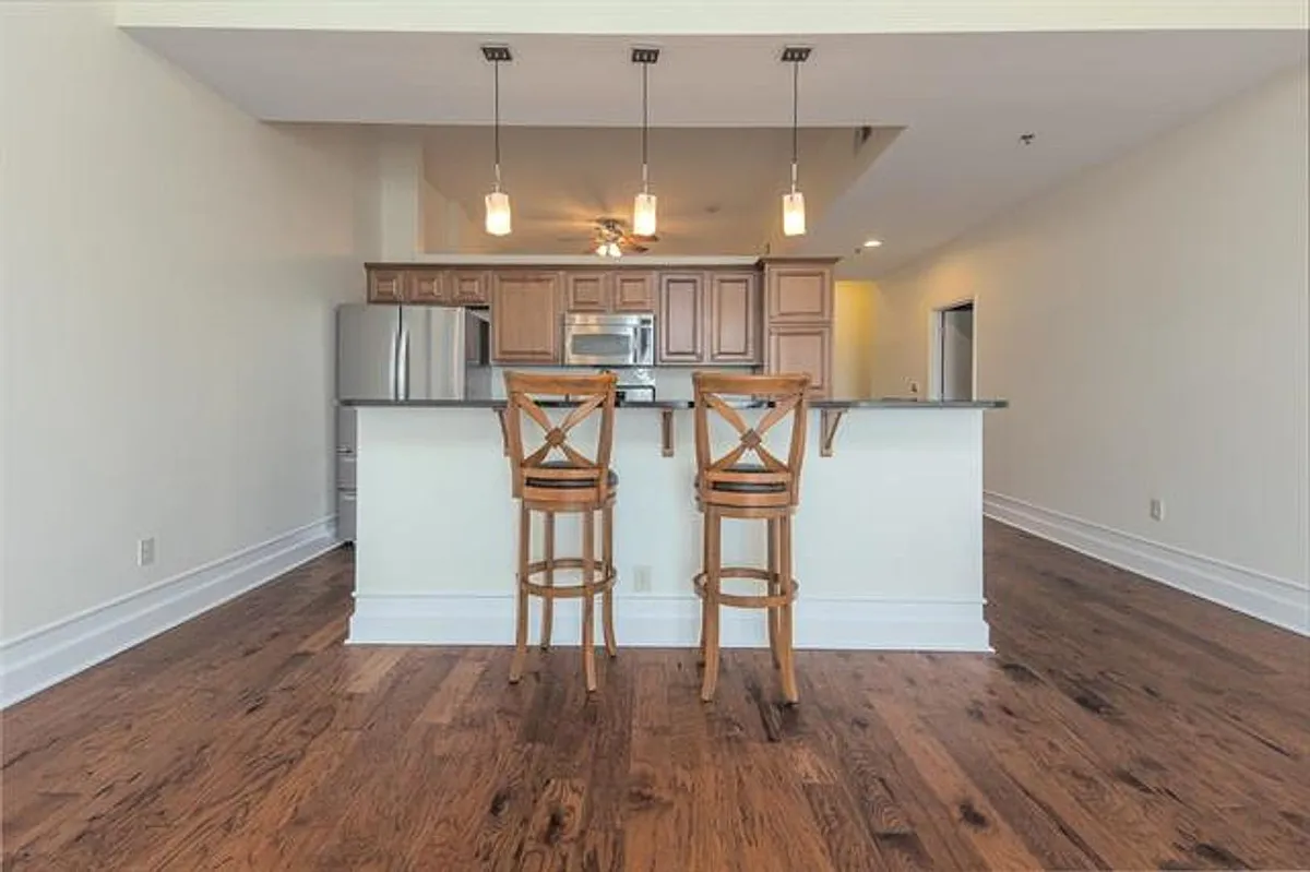 Building Photo - 648 S Riverside Dr #319