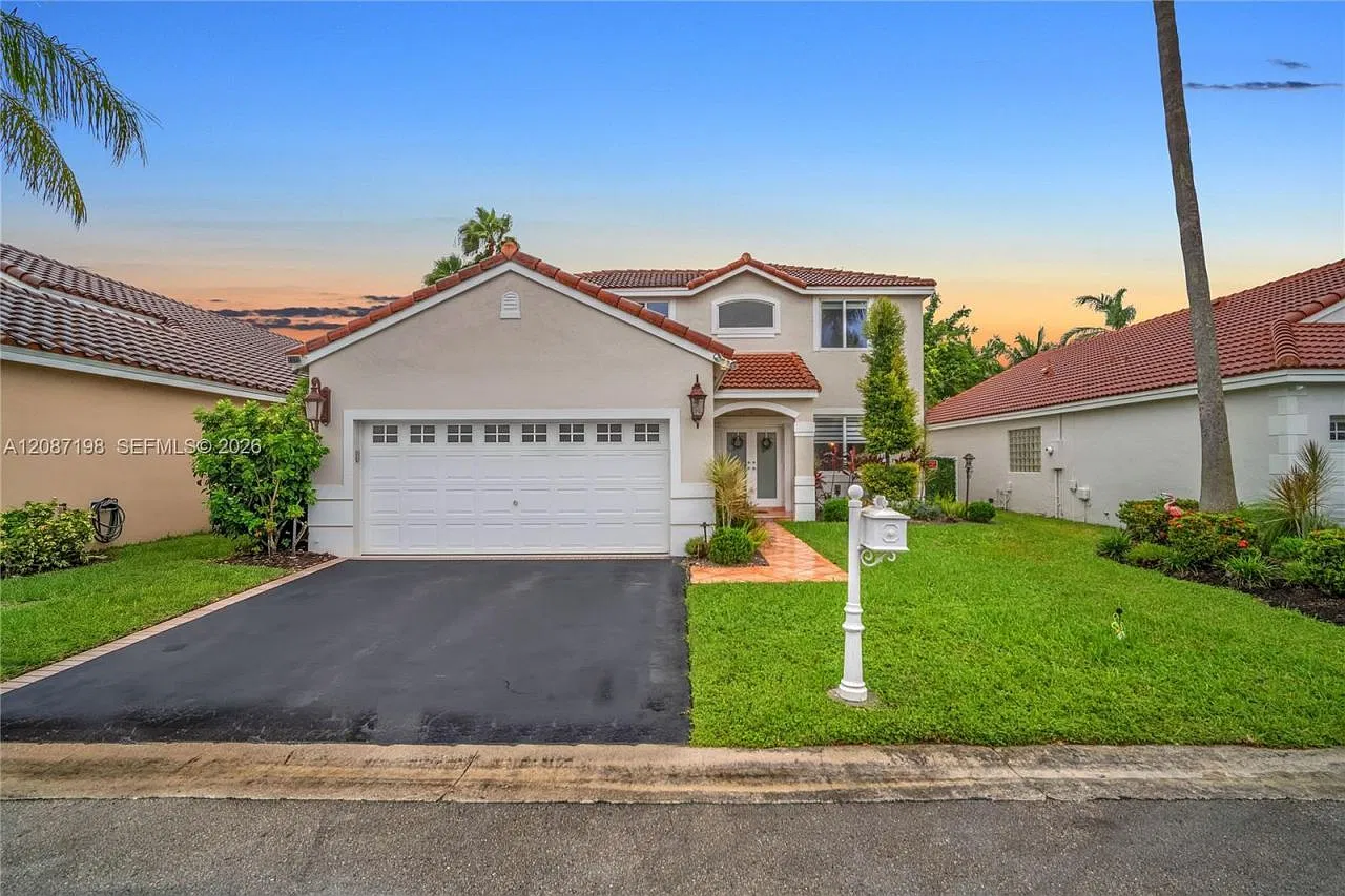 3 bed, 2.5 bath, 1893 sqft, $6,200 — Photo 1