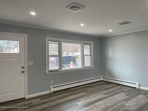 4th image of 27 Burlington Ct