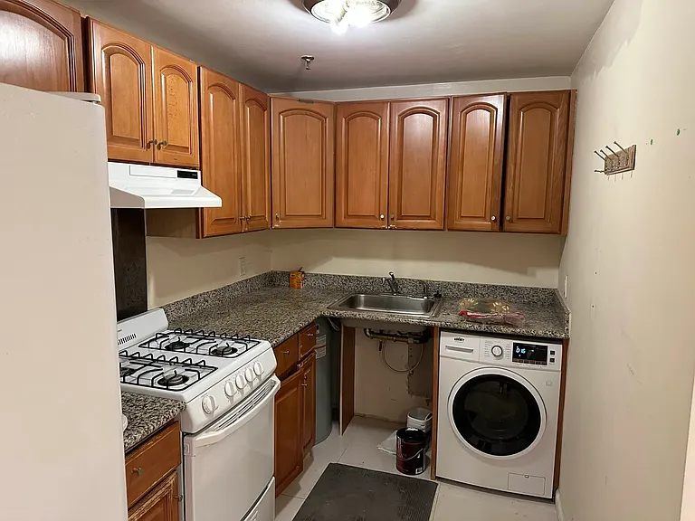 84-23 Lander St #2R — Photo 2