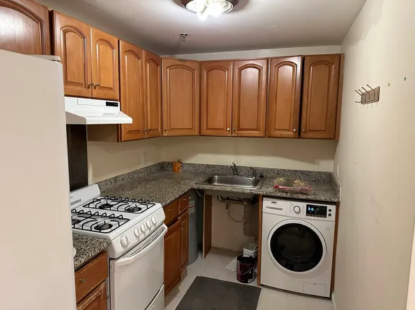 84-23 Lander Street image 2 of 8