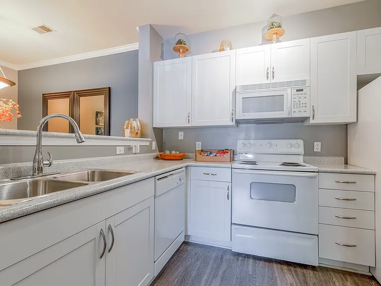 Clearbrook Apartments — Photo 16