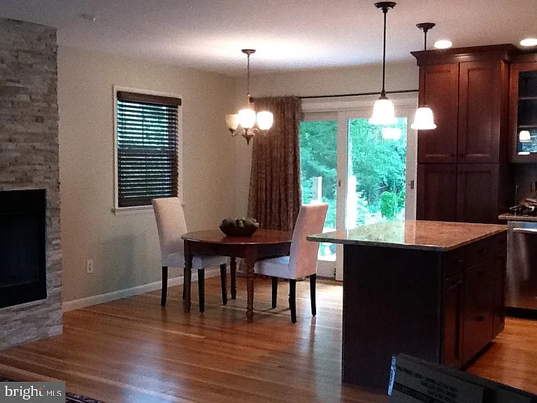 4217 University Dr — Photo 4