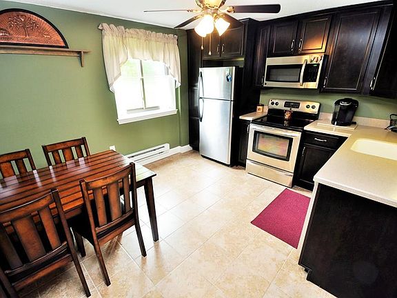 3rd image of 220 Bedford St APT 3H