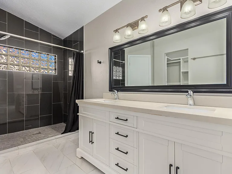 9138 E Davenport Dr — Photo 31