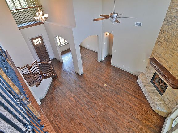5th image of 223 S. Sugartree Dr.