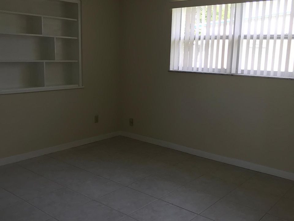 1st image of 101 S Naranja Ave