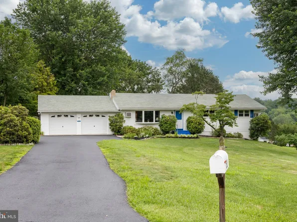 1526 Walton Dr, Downingtown, PA 19335