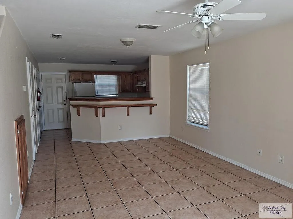 2 bed, 1.5 bath, 1188 sqft, $975 — Photo 3