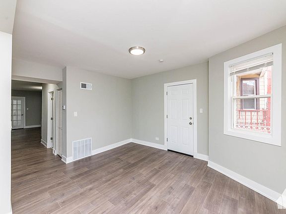 5th image of 2923 N Avers Ave #1A