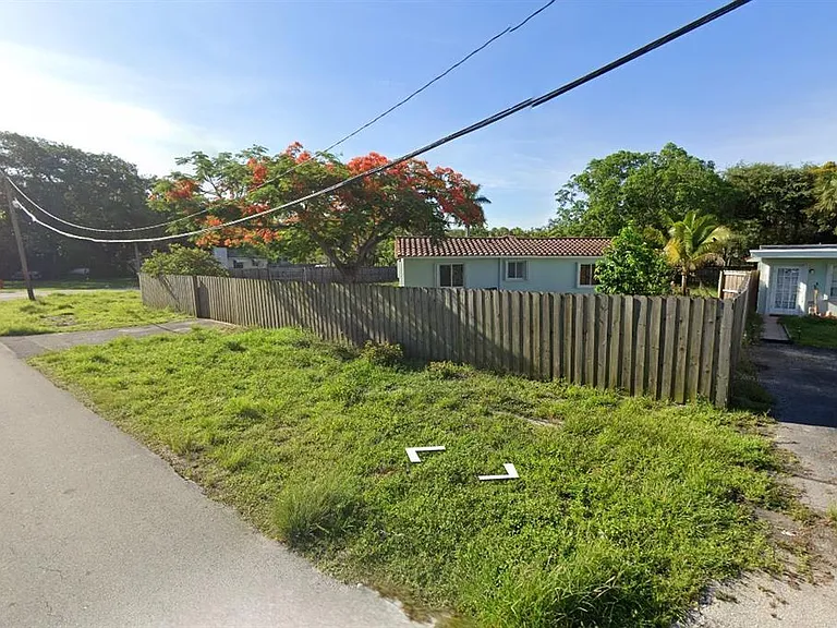 2804 SW 16th St — Photo 16