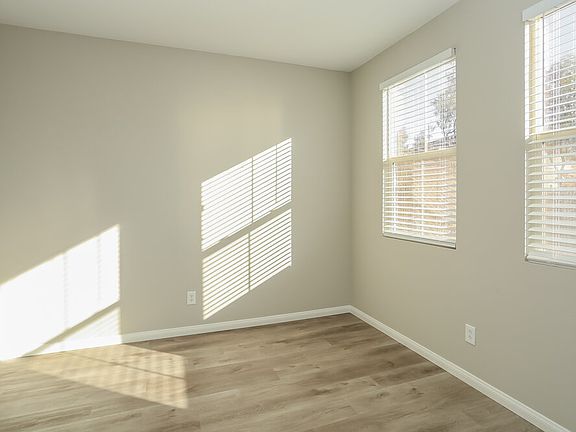 4th image of 5733 Leonidas St
