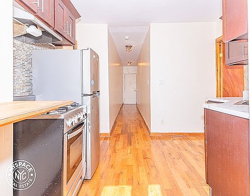 3rd image of 134 Boerum St APT B2