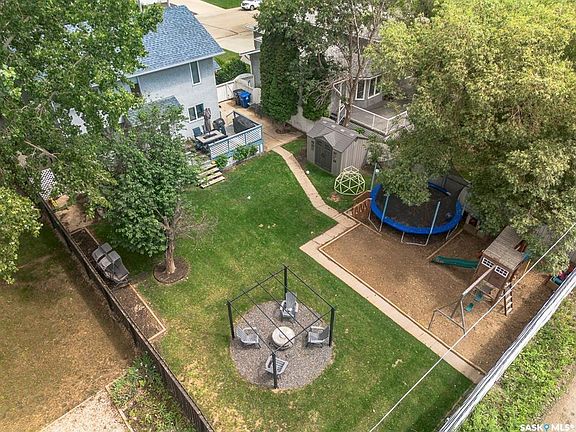2nd image of 418 Fehr CRESCENT