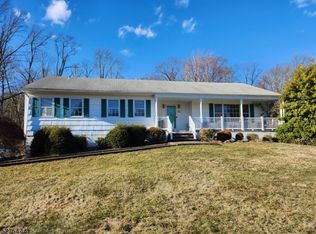 6 Valley Way, Mendham, NJ 07945