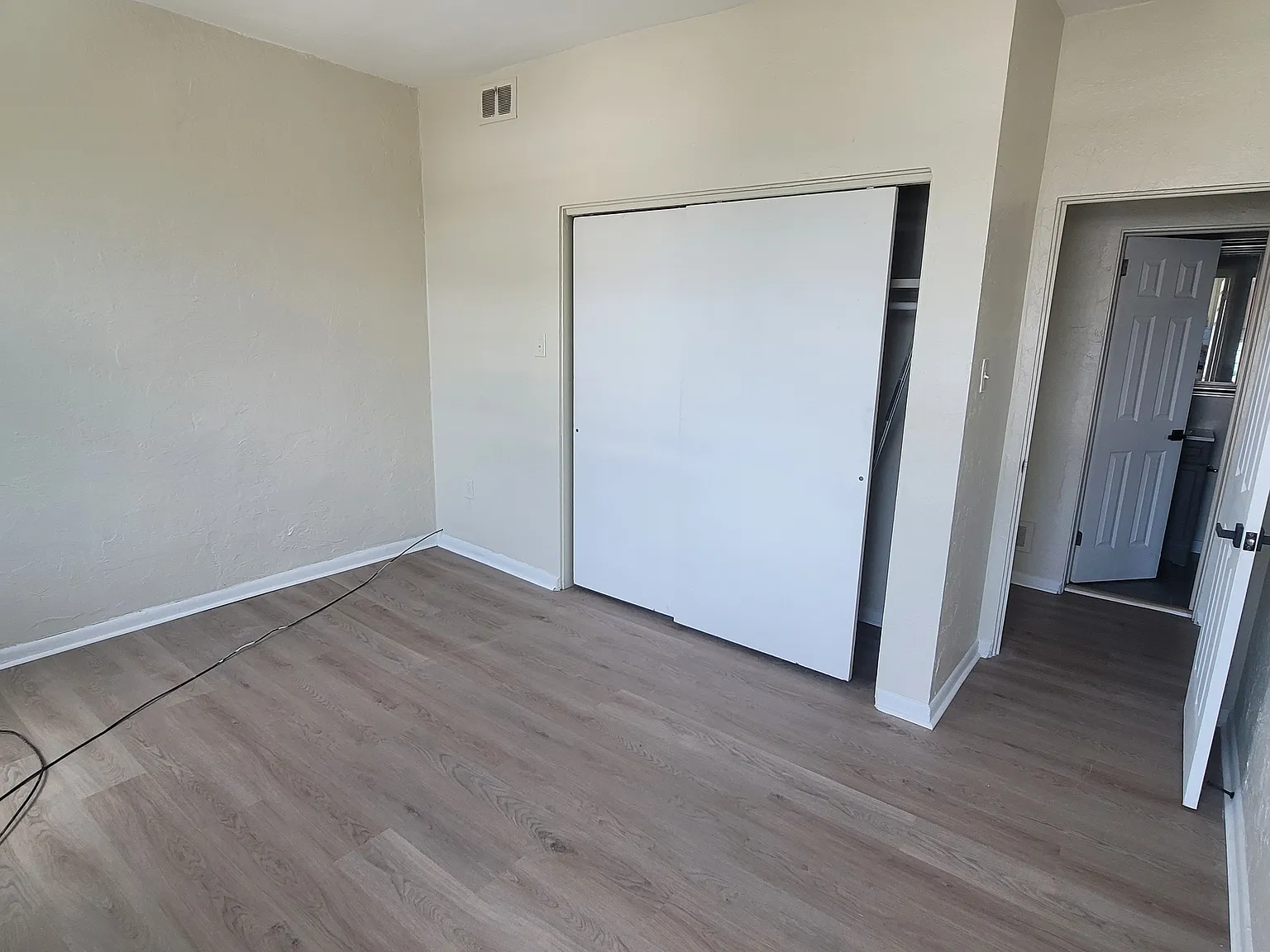 2 bed, $1,400 — Photo 4