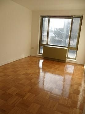 1st image of 400 W 20th St
