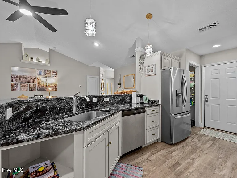 508 Azalea Dr — Photo 16