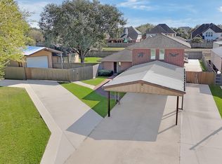 9206 W Sterling Dr, Pearland, TX 77584
