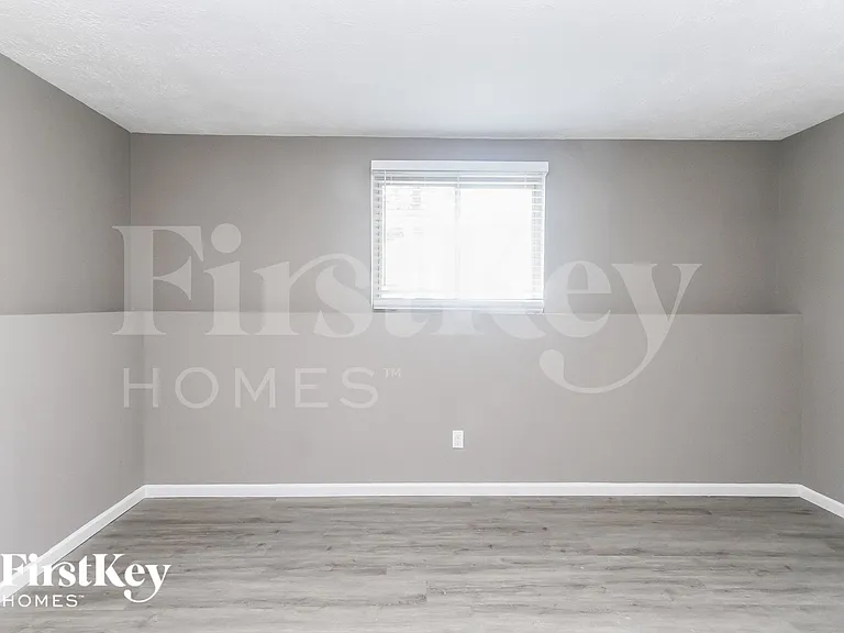 910 Woodlark Dr — Photo 12