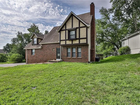 1717 E Penrose Ln, Olathe, KS 66062