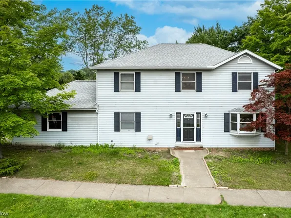 3303 Forest Overlook Dr, Seven Hills, OH 44131