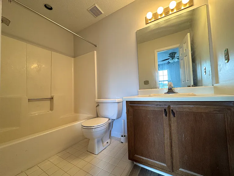 466 Claircrest Dr — Photo 10