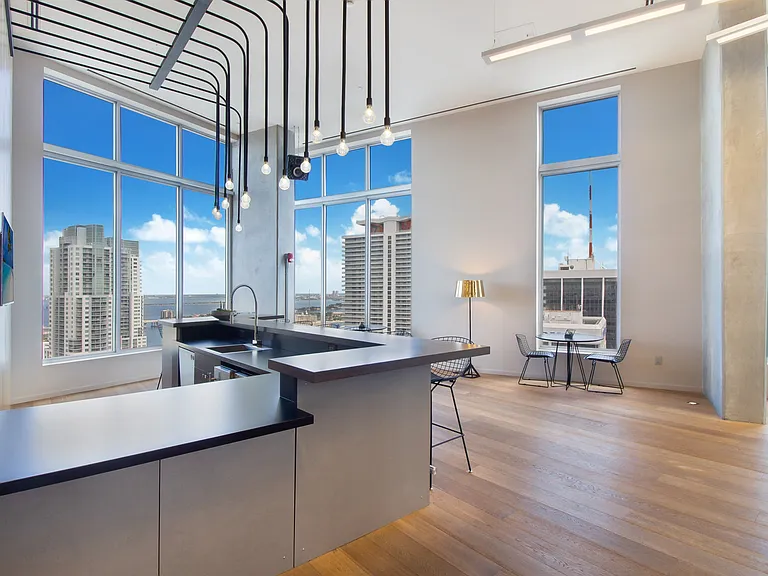 151 SE 1st St #Penthouse 02 — Photo 29
