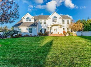 47 Island Trl, Mount Sinai, NY 11766