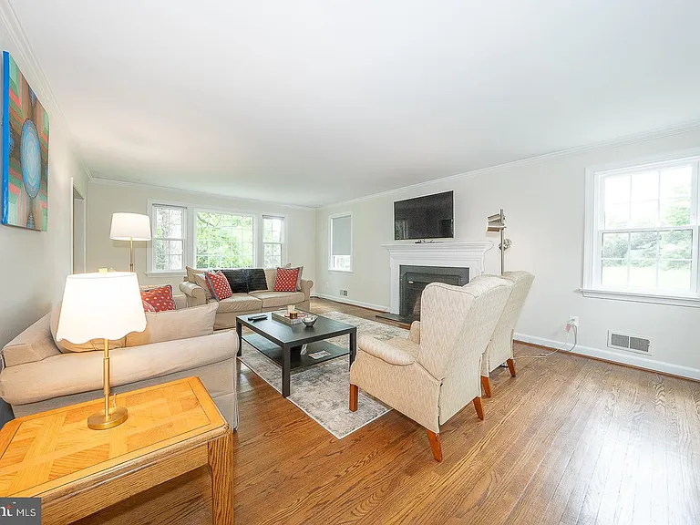 538 Conestoga Rd — Photo 8