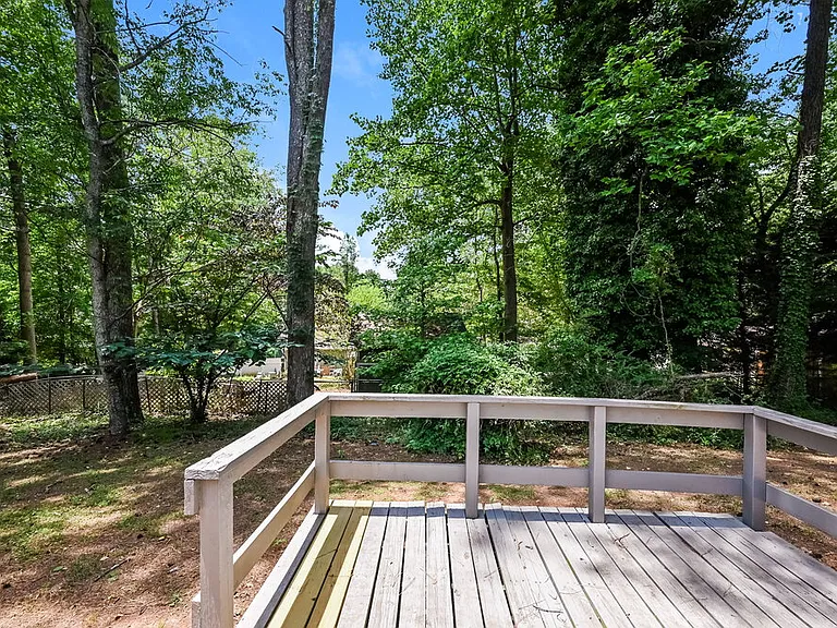 1860 Suwanee Ridge Ct — Photo 15