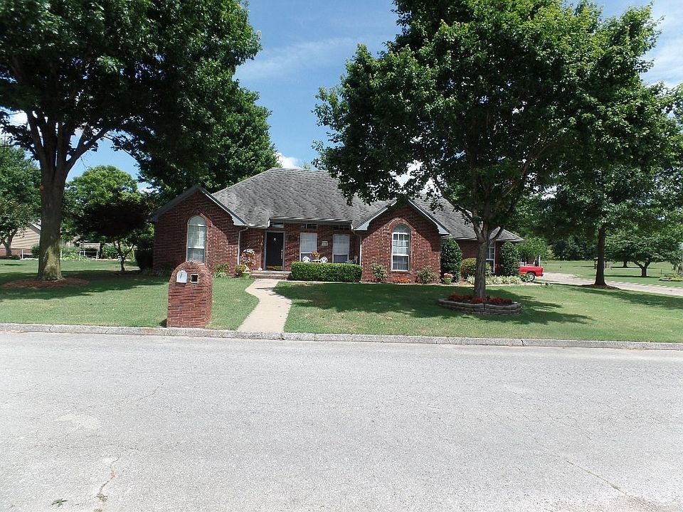 1st image of 21690 Pinehurst Ct