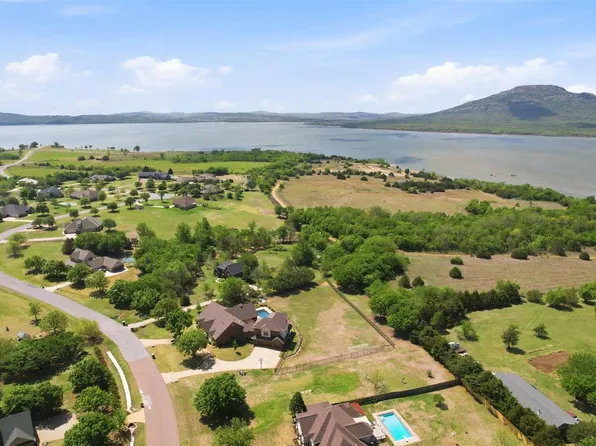 17 NW Burr Oak Dr, Medicine Park, OK 73507