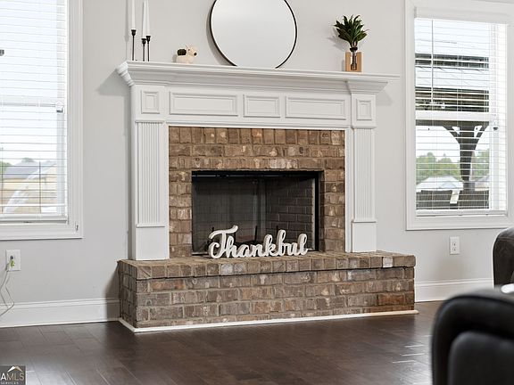 4th image of 317 Steamwood Ln