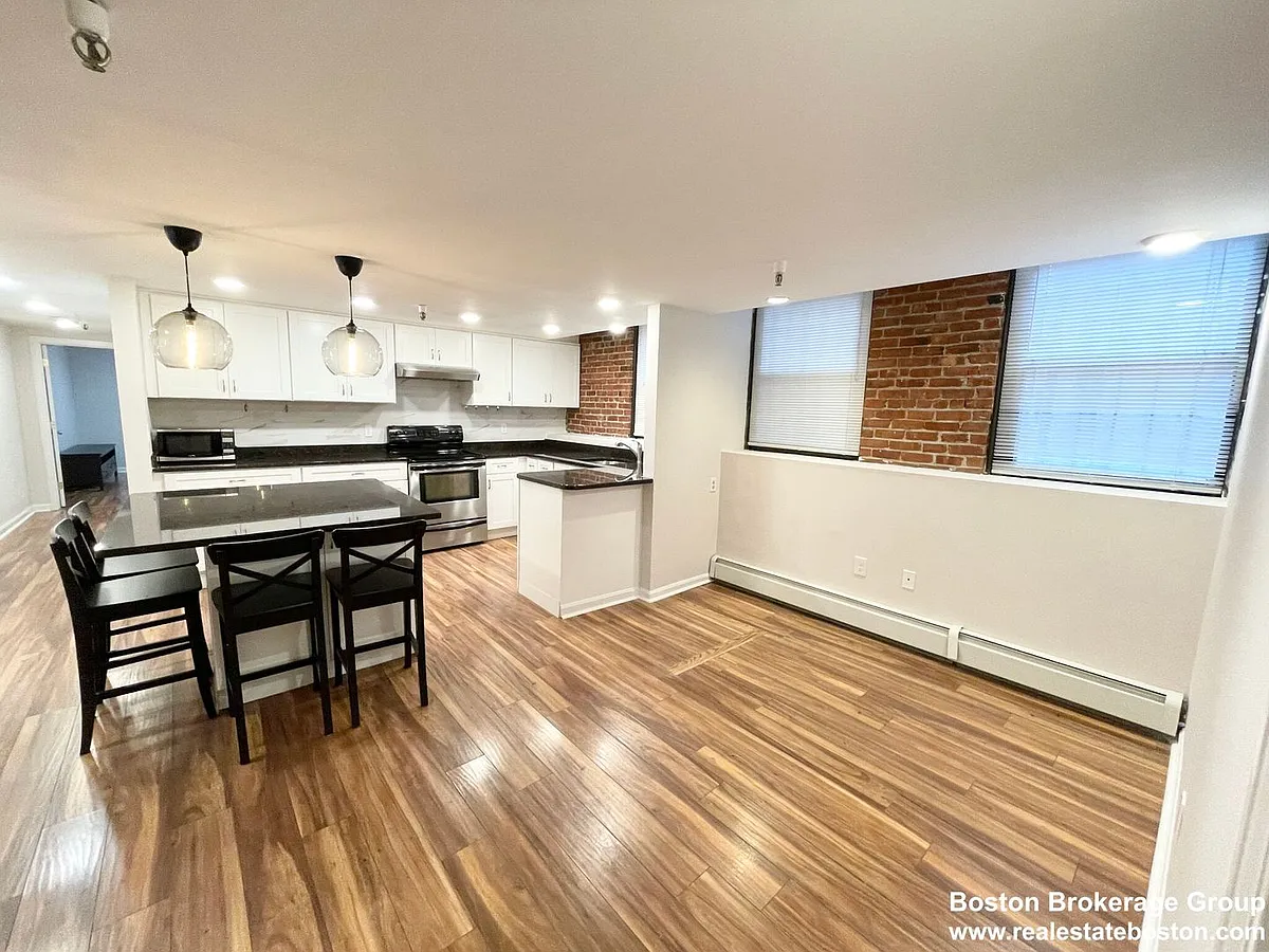 Building Photo - 39 Hemenway St #32
