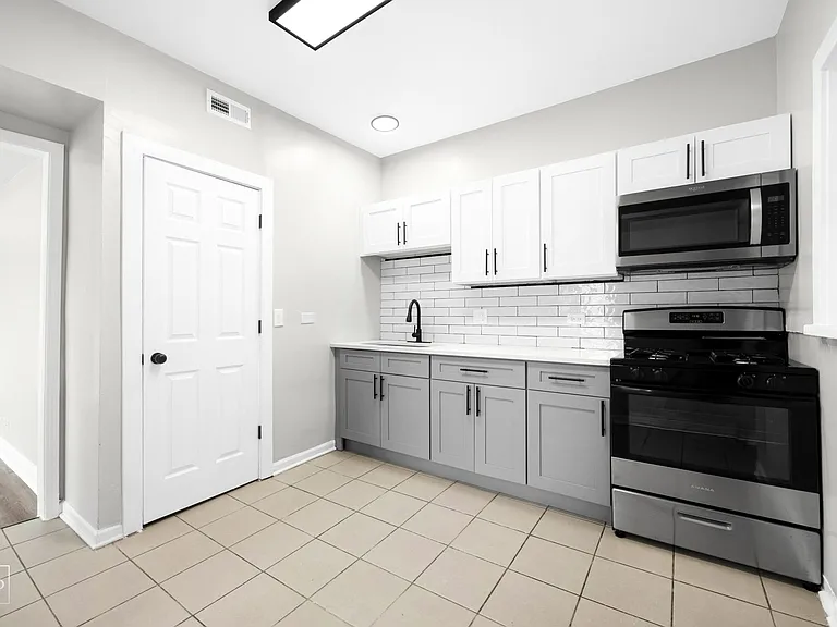 5749 W Chicago Ave — Photo 9