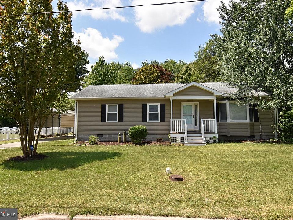 1st image of 412 Cedar St