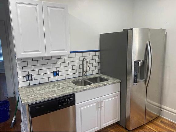 5th image of 385 Wyandotte Ave #B